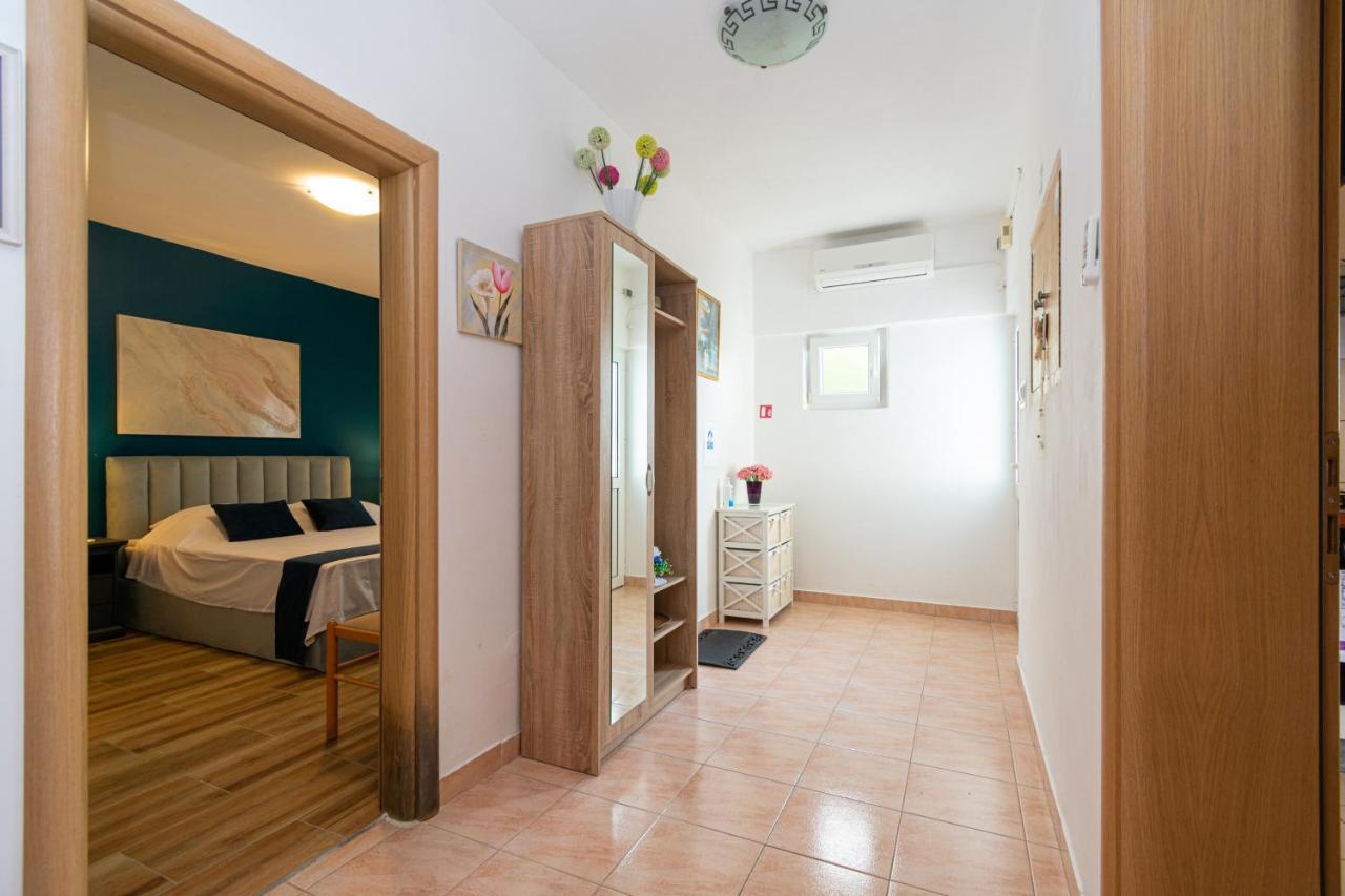 Apartments By The Sea Mandre, Pag - 4093 Kolan Dış mekan fotoğraf